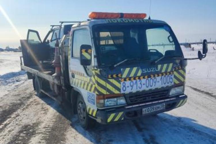 Эвакуатор Isuzu Elf в г. Барабинск со сдвижной платформой, лебедкой и подкатными