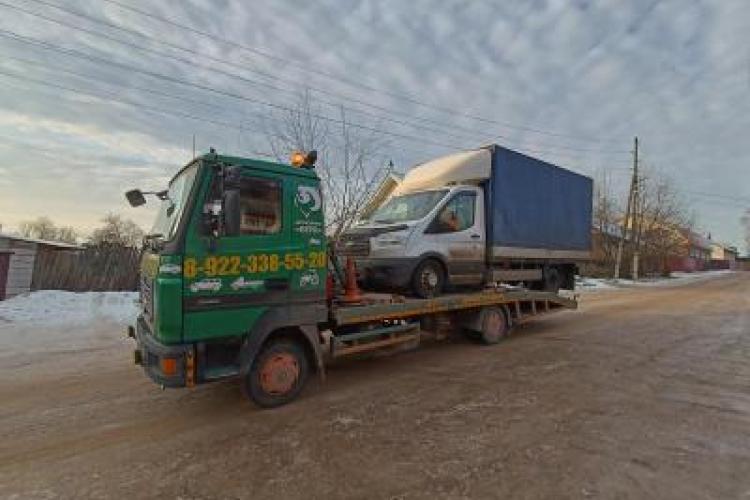 Эвакуатор МАЗ 4371 в городе Нытва с лебедкой и ломаной платформой