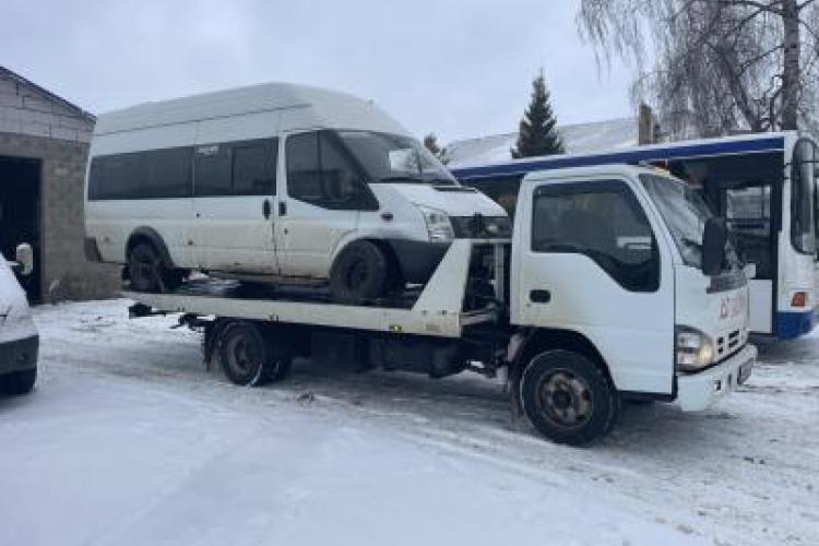 Эвакуатор Исузу NQR 71 в г. Новомосковск со сдвижной платформой, лебедкой и подкатными
