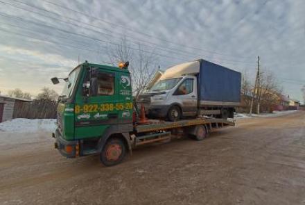 Эвакуатор МАЗ 4371 в городе Нытва с лебедкой и ломаной платформой
