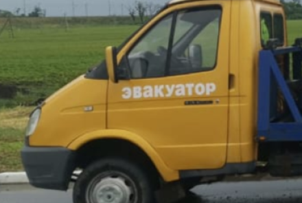Эвакуатор Газель Некст в городе Кореновск с ломаной платформой и подкатными