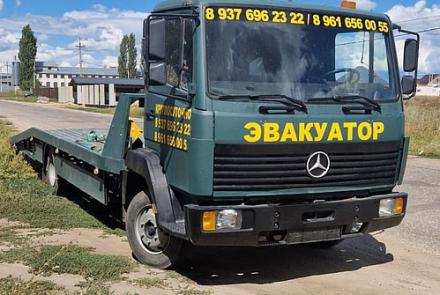 Эвакуатор Mercedes-Benz 814 в городе Урюпинск с ломаной платформой и лебедкой